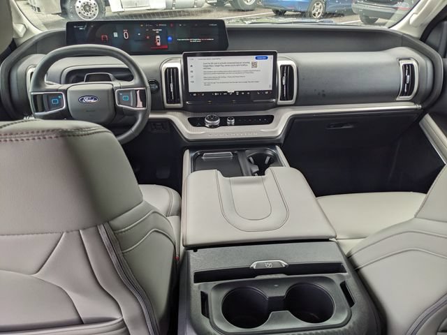 Certified 2025 Ford Expedition Active AWD/4WD image 15