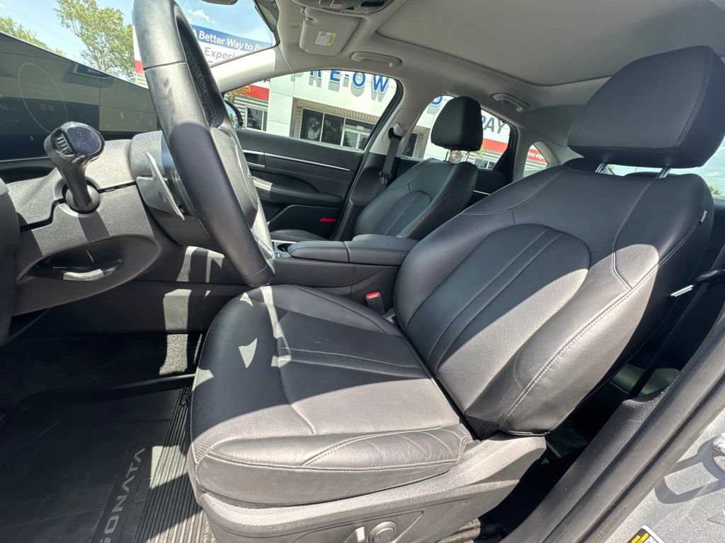 Used 2025 Hyundai Sonata Limited FWD image 14