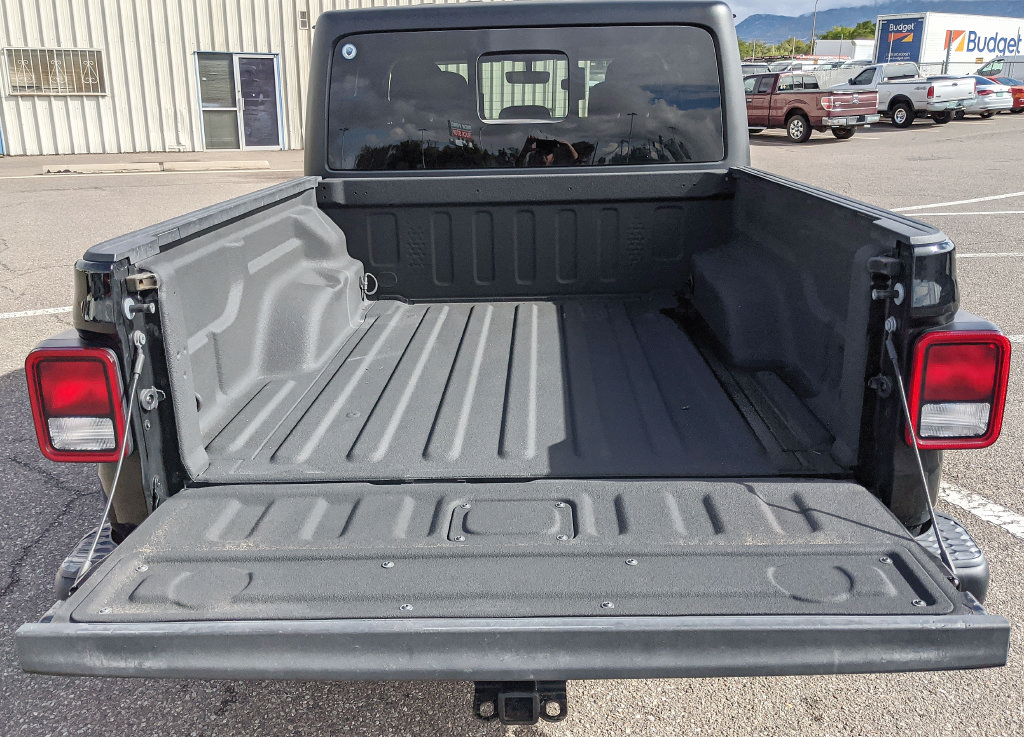 Used 2023 Jeep Gladiator Rubicon w/ Cold Weather Group AWD/4WD image 16