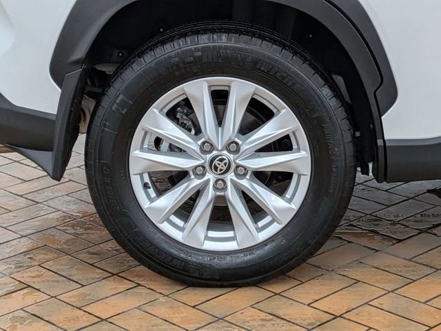 Used 2024 Toyota Corolla Cross LE image 9