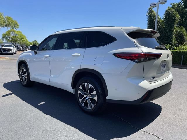 Used 2021 Toyota Highlander XLE FWD image 4