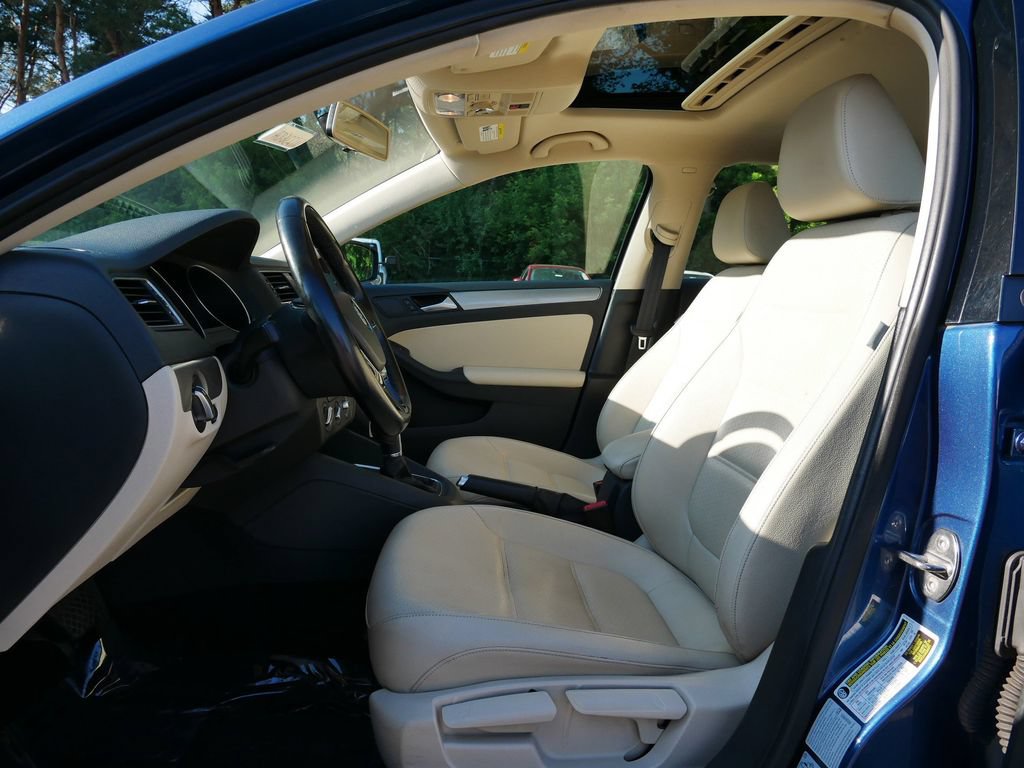 Used 2017 Volkswagen Jetta SE FWD image 14
