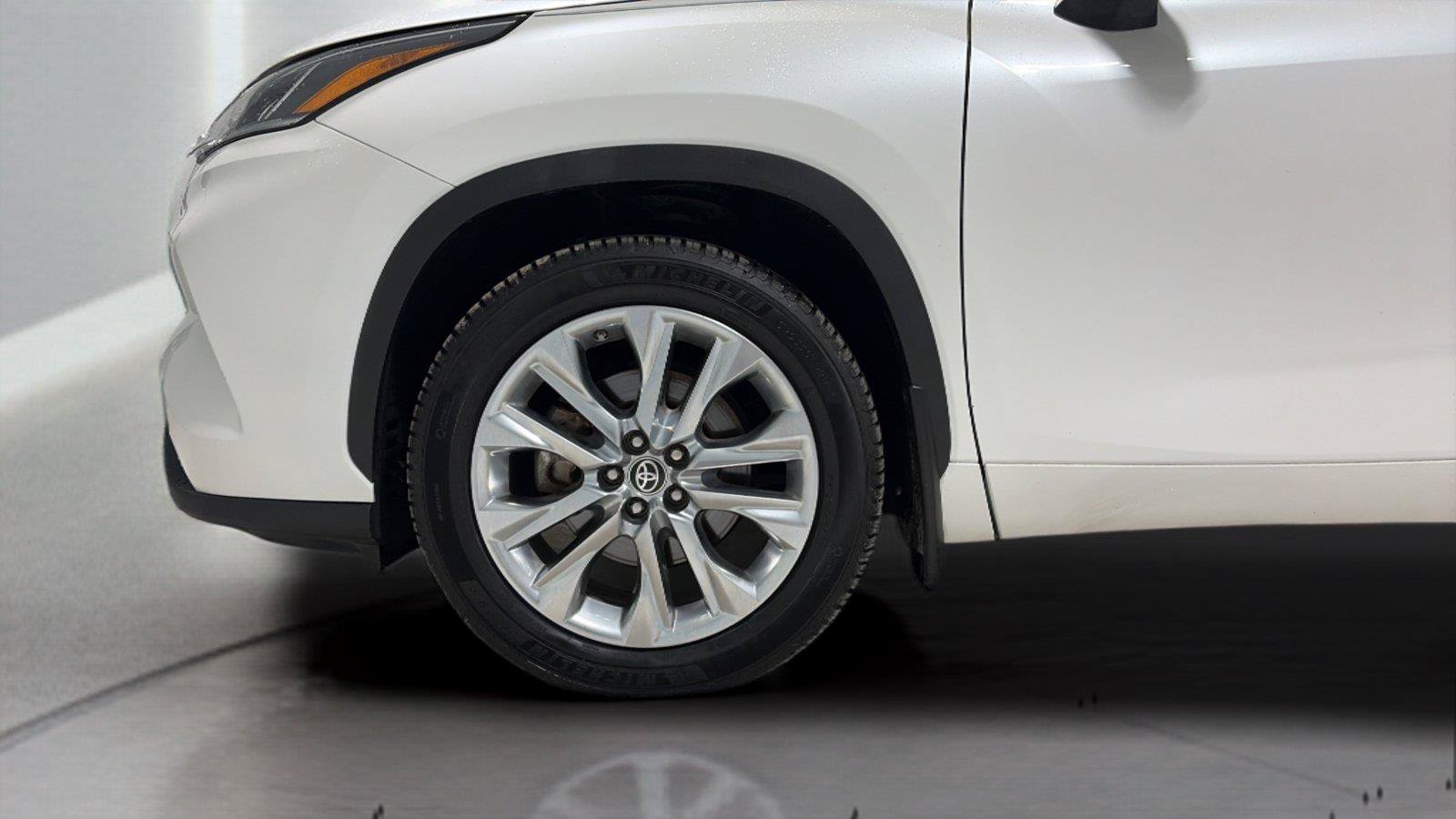 Used 2021 Toyota Highlander Limited AWD/4WD image 30