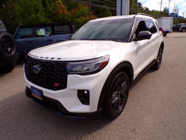 Certified 2022 Ford Explorer XLT w/ Equipment Group 202A AWD/4WD image 3