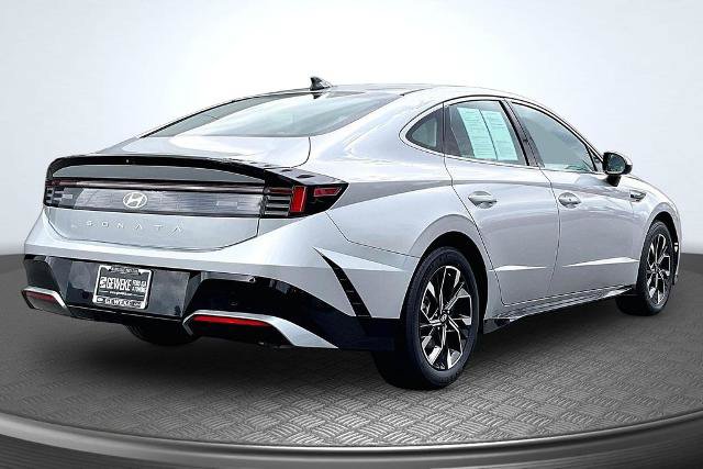 Used 2024 Hyundai Sonata SEL FWD image 2