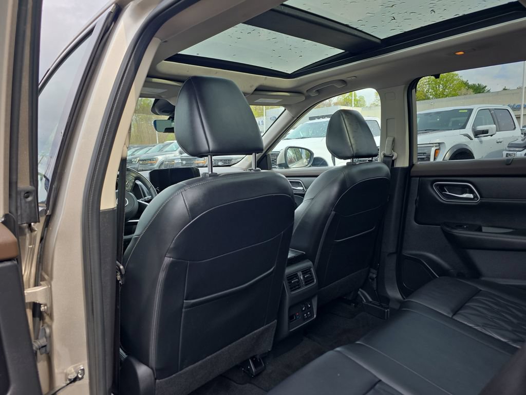 Used 2023 Nissan Rogue Platinum w/ Platinum Premium Package AWD/4WD image 18