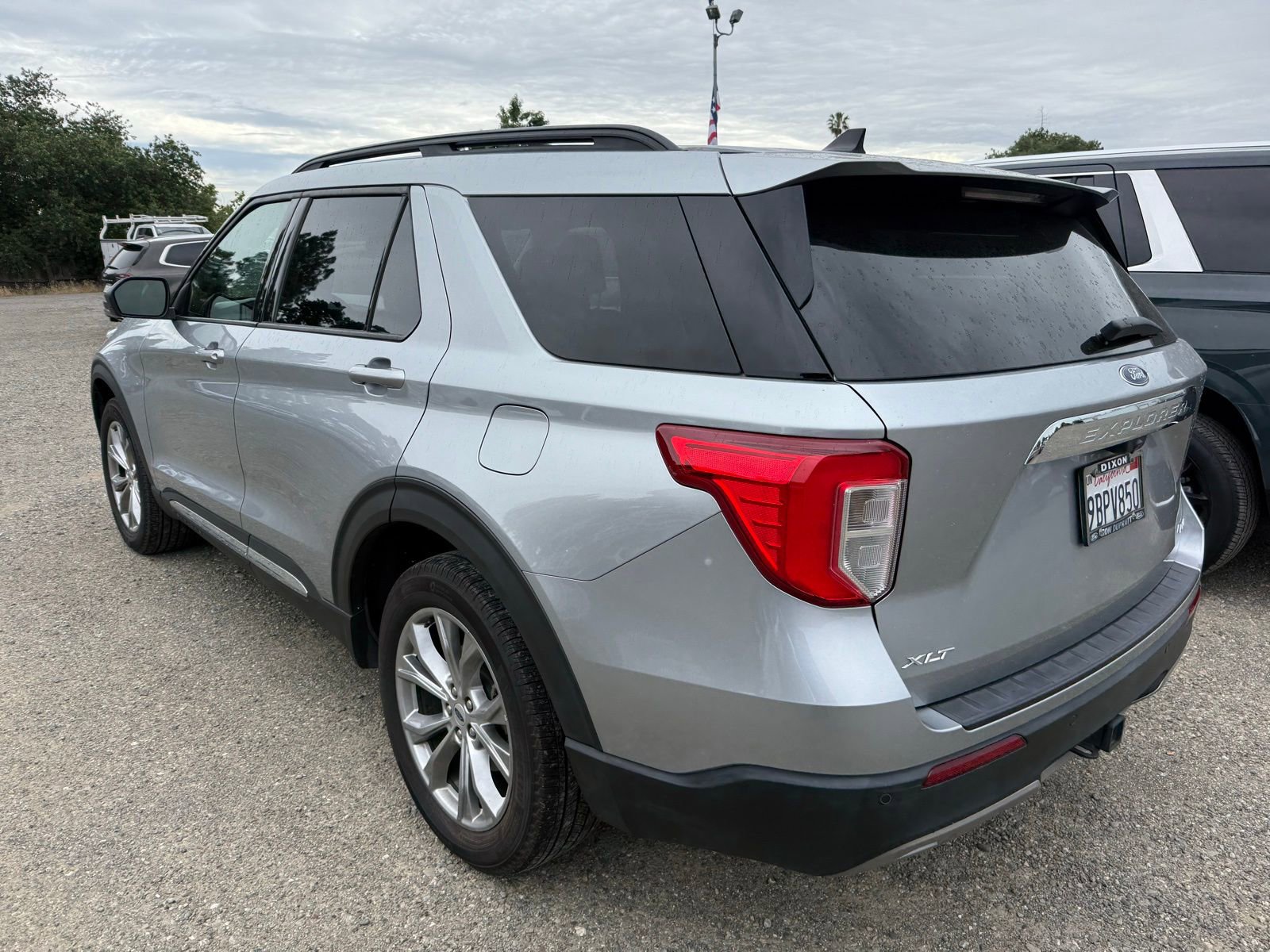 Certified 2022 Ford Explorer XLT w/ Equipment Group 202A AWD/4WD image 3