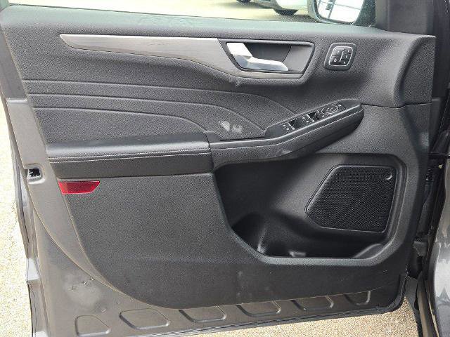 Certified 2022 Ford Escape Titanium w/ Class II Trailer Tow Package image 19