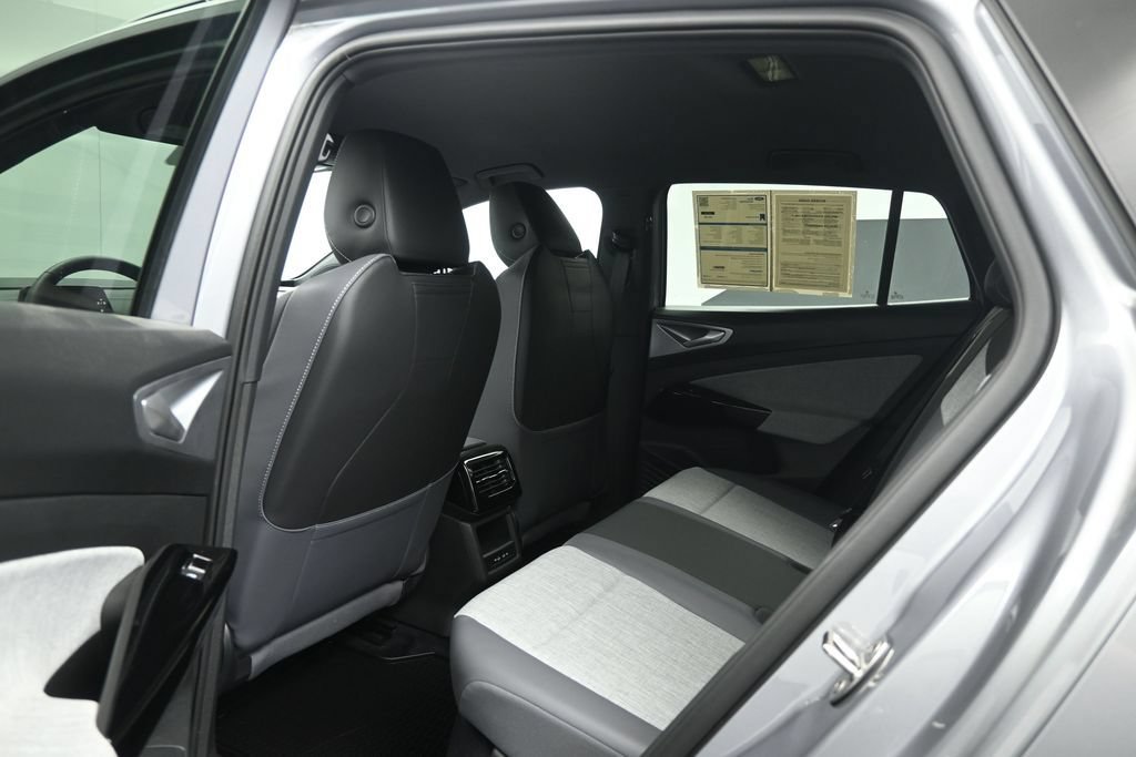 Used 2025 Volkswagen ID.4 Pro RWD image 16