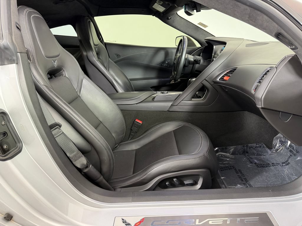 Used 2019 Chevrolet Corvette Stingray Coupe RWD image 19