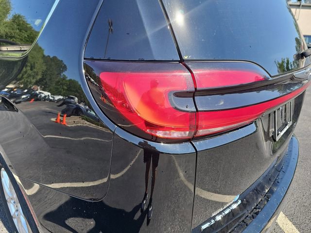 Used 2024 Chrysler Pacifica Touring-L FWD image 35