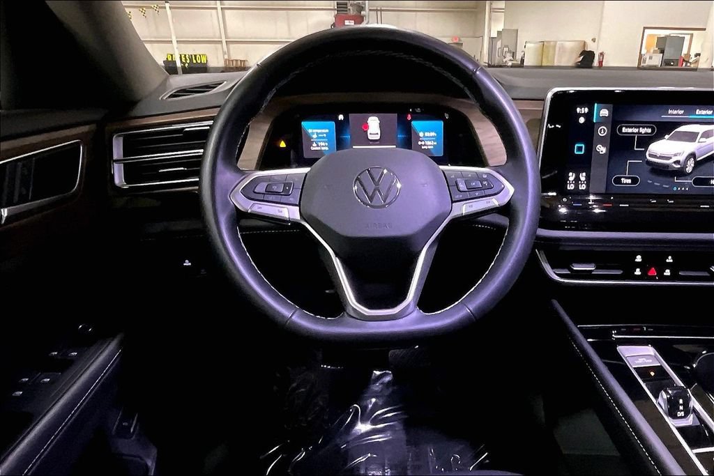 Used 2025 Volkswagen Atlas SE AWD/4WD image 5