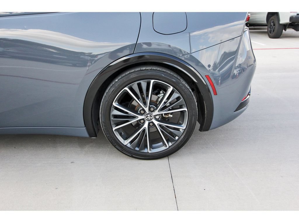 Used 2023 Toyota Prius Limited w/ Limited Premium Package FWD image 32