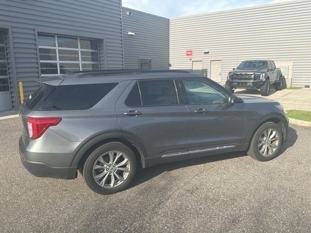 Certified 2023 Ford Explorer XLT w/ Equipment Group 202A RWD image 4