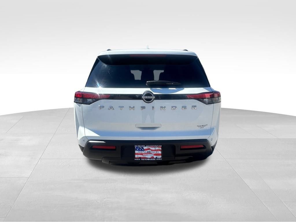 Used 2025 Nissan Pathfinder SV image 4