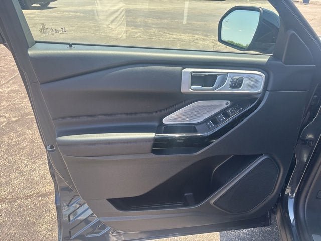 Certified 2023 Ford Explorer Platinum w/ Technology Package AWD/4WD image 17