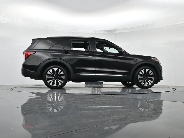 Certified 2025 Ford Explorer Platinum w/ LUX Leather Package AWD/4WD image 37