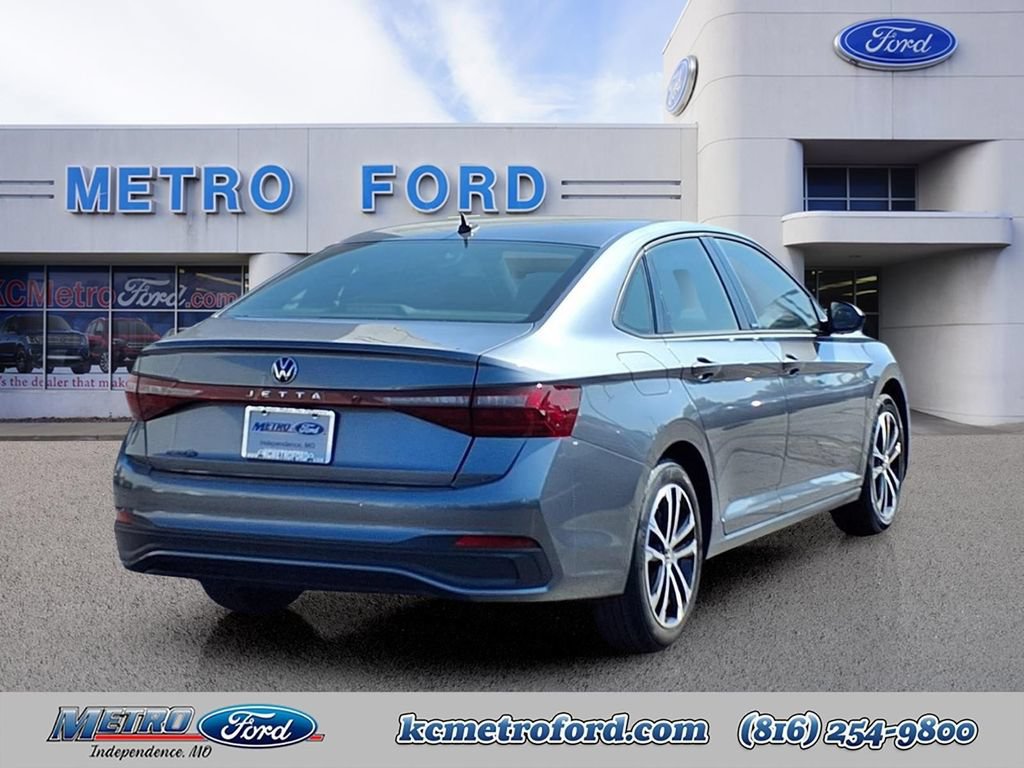 Used 2025 Volkswagen Jetta Sport FWD image 3