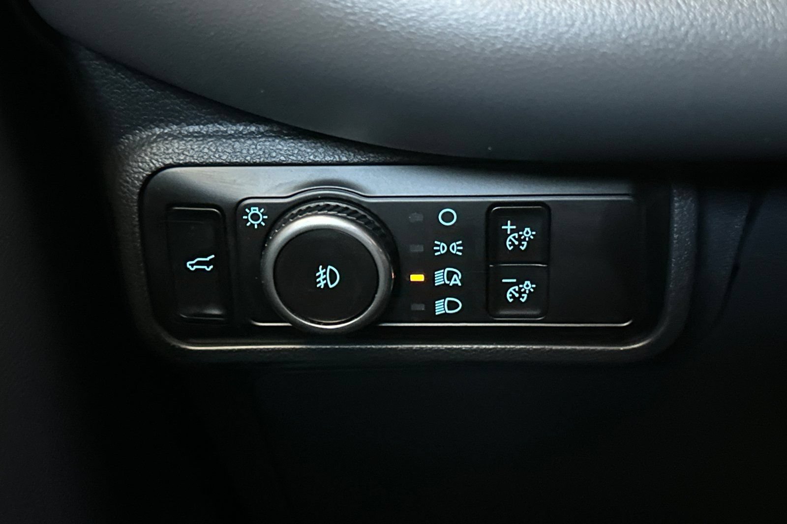 Certified 2025 Ford Explorer Active w/ Active Comfort Package AWD/4WD image 30