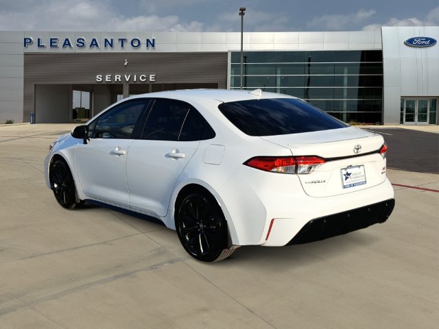 Used 2026 Toyota Corolla SE FWD image 3