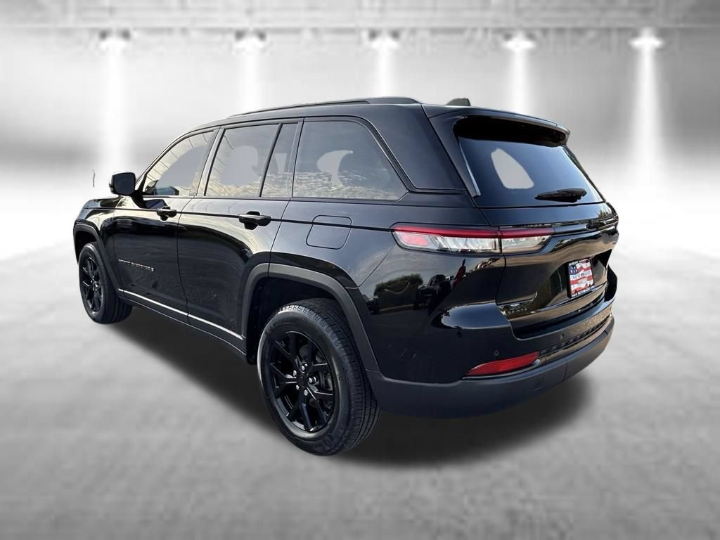 Used 2024 Jeep Grand Cherokee Altitude AWD/4WD image 7