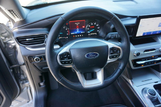 Certified 2023 Ford Explorer XLT w/ Equipment Group 202A RWD image 11