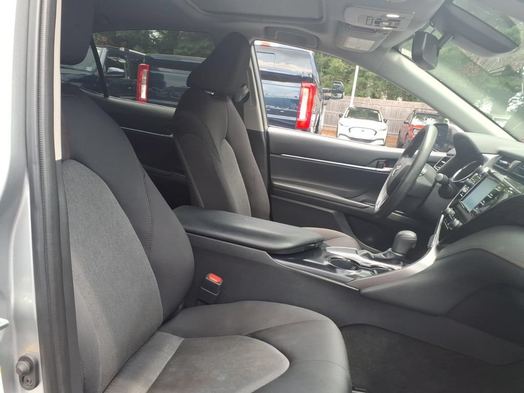 Used 2019 Toyota Camry LE w/ Convenience Package FWD image 10