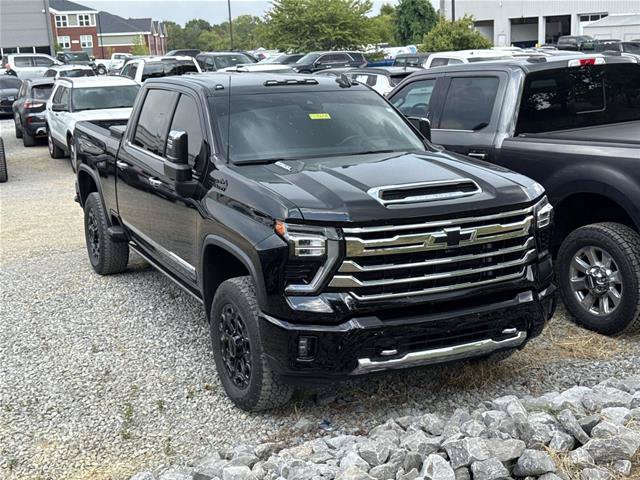 Used 2024 Chevrolet Silverado 2500 High Country w/ Technology Package AWD/4WD image 3