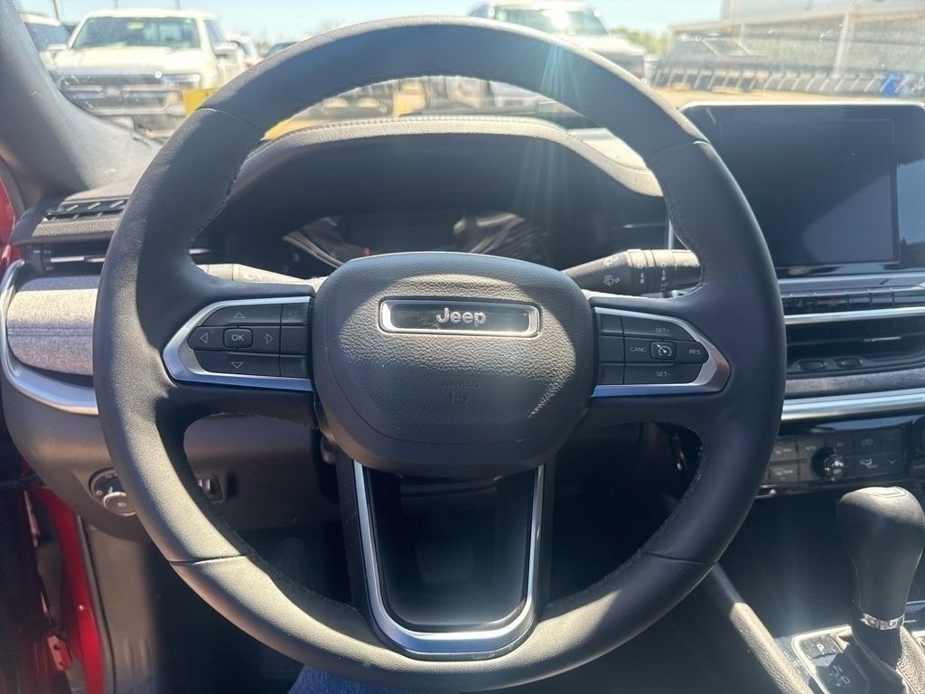 Used 2025 Jeep Compass Latitude w/ Sun & Sound Group image 9