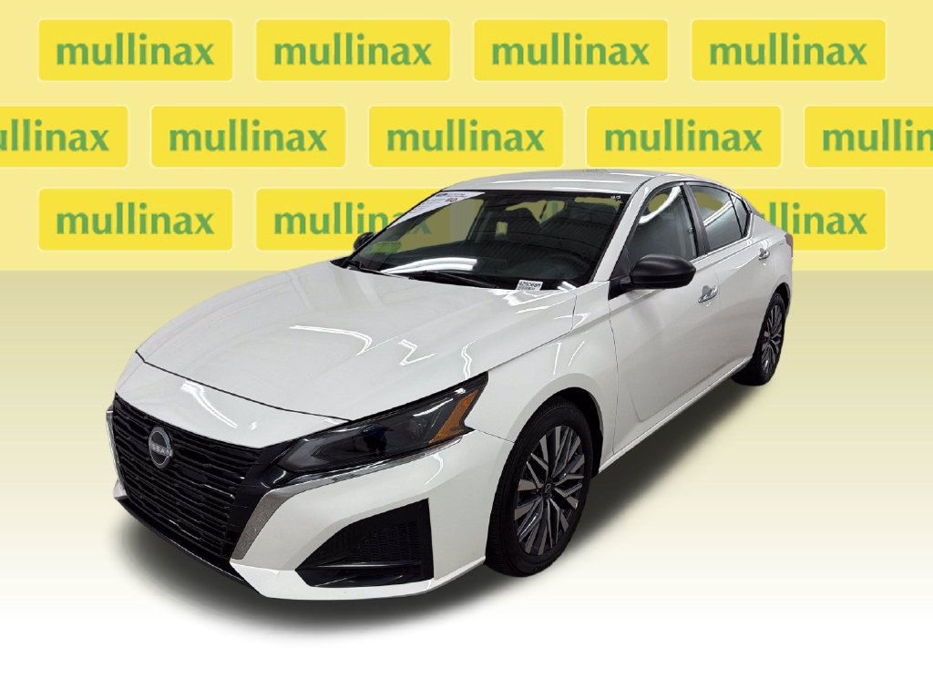 Used 2025 Nissan Altima 2.5 SV FWD image 14