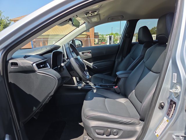 Used 2024 Toyota Corolla Cross XLE FWD image 10