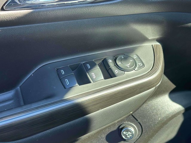 Used 2022 GMC Acadia SLT w/ Technology Package image 18