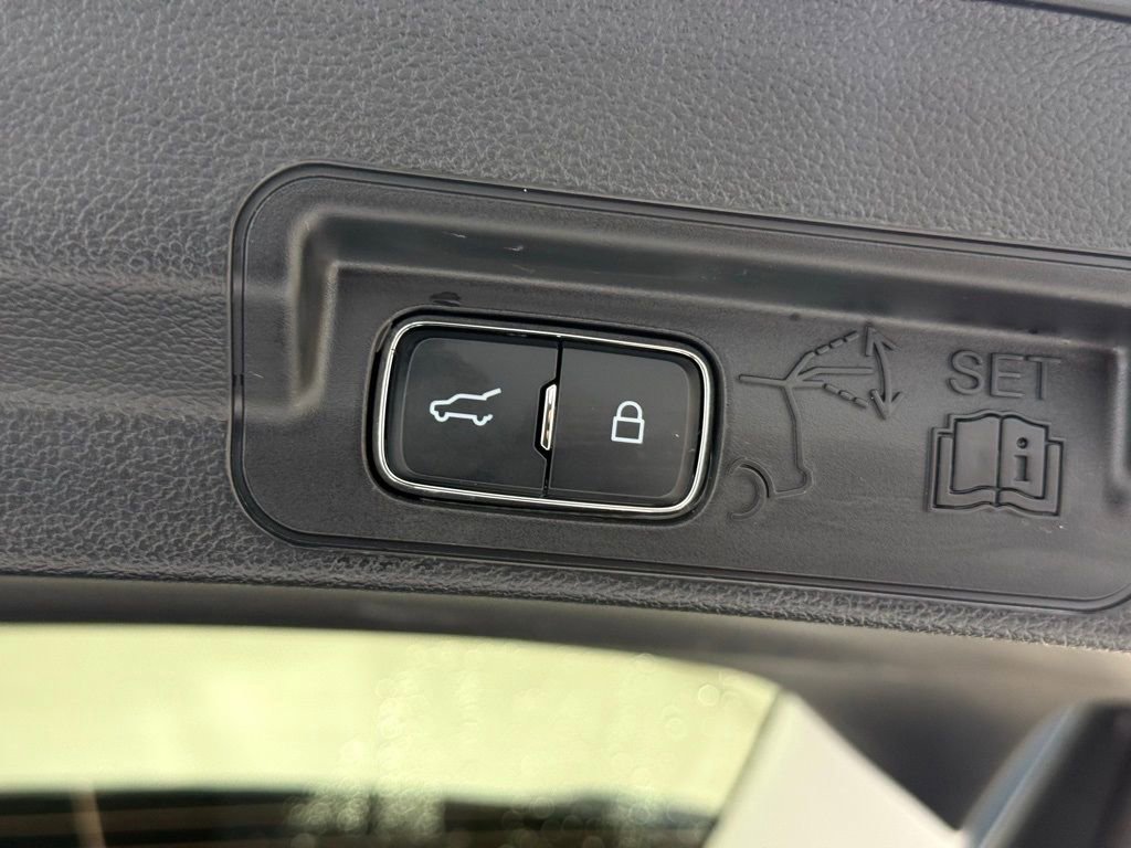 Certified 2025 Ford Explorer Active image 8