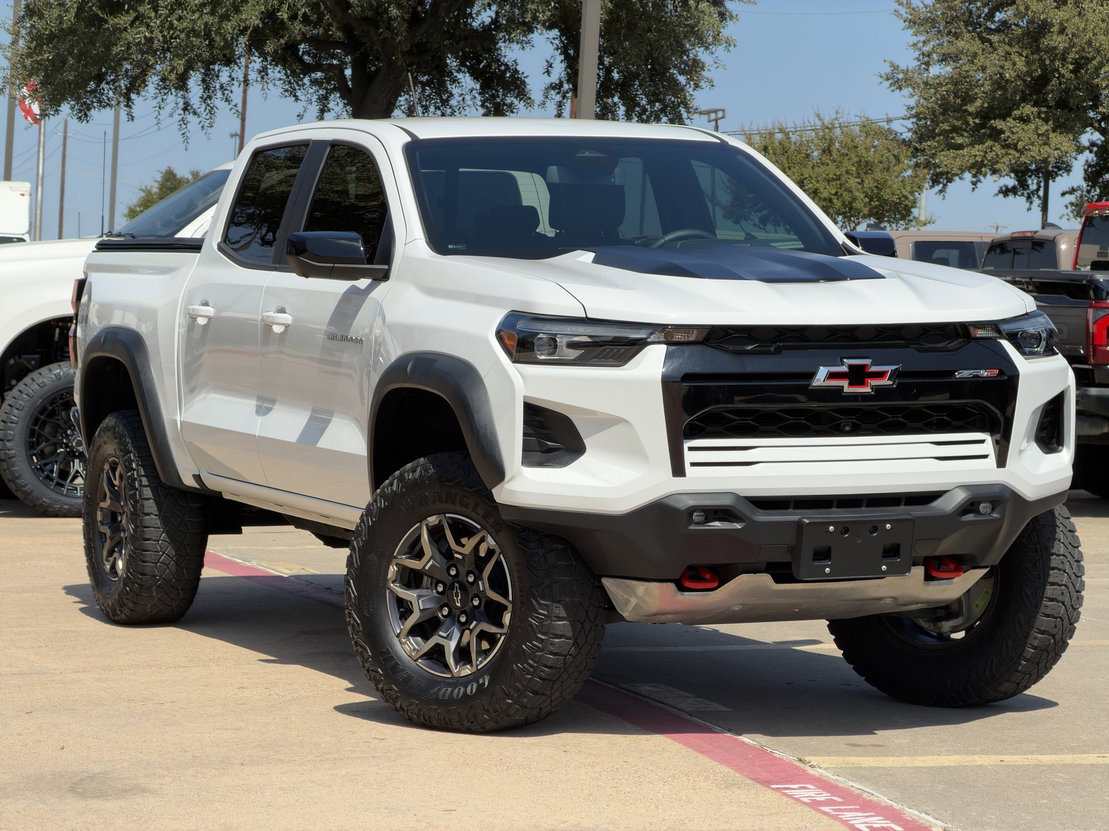 Used 2024 Chevrolet Colorado ZR2 w/ Technology Package AWD/4WD image 2