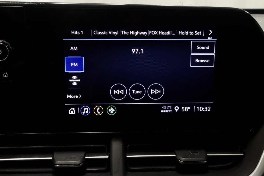 Used 2024 Chevrolet Trax RS w/ Driver Confidence Package FWD image 3