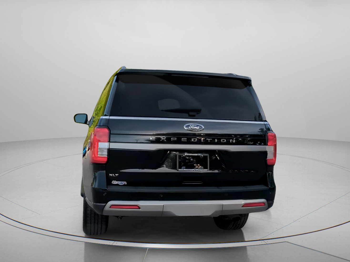 Certified 2024 Ford Expedition XLT RWD image 23
