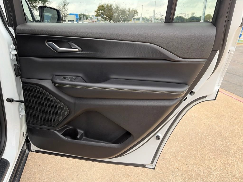 Used 2023 Jeep Grand Cherokee L Laredo RWD image 13