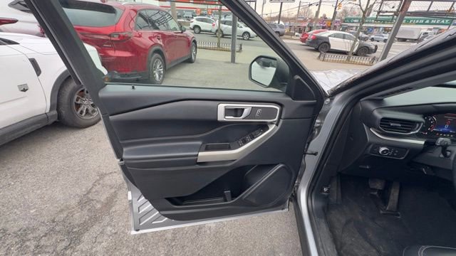 Certified 2021 Ford Explorer XLT w/ Equipment Group 202A image 9