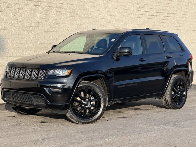 Used 2020 Jeep Grand Cherokee Altitude image 2