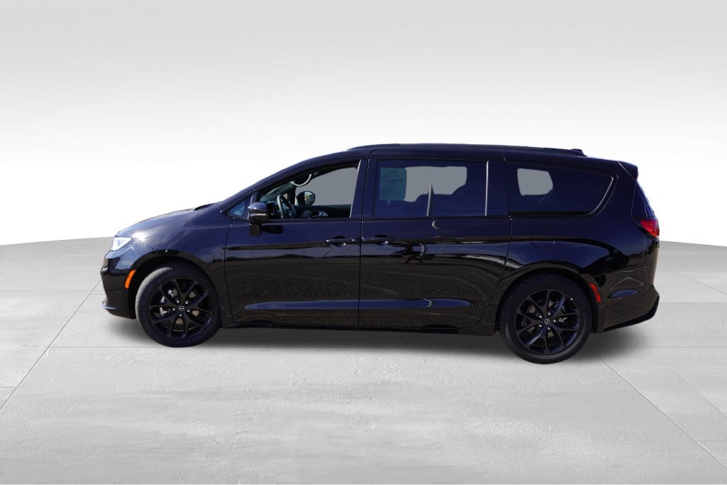 Used 2025 Chrysler Pacifica Limited FWD image 9