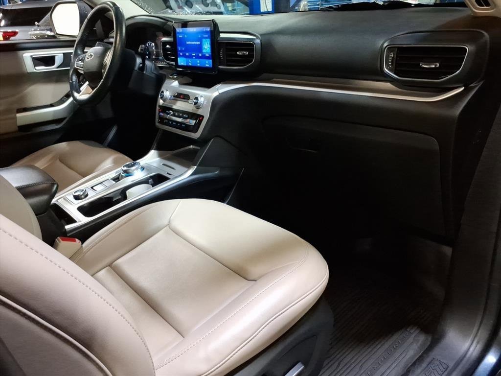 Certified 2022 Ford Explorer XLT w/ Equipment Group 202A image 7