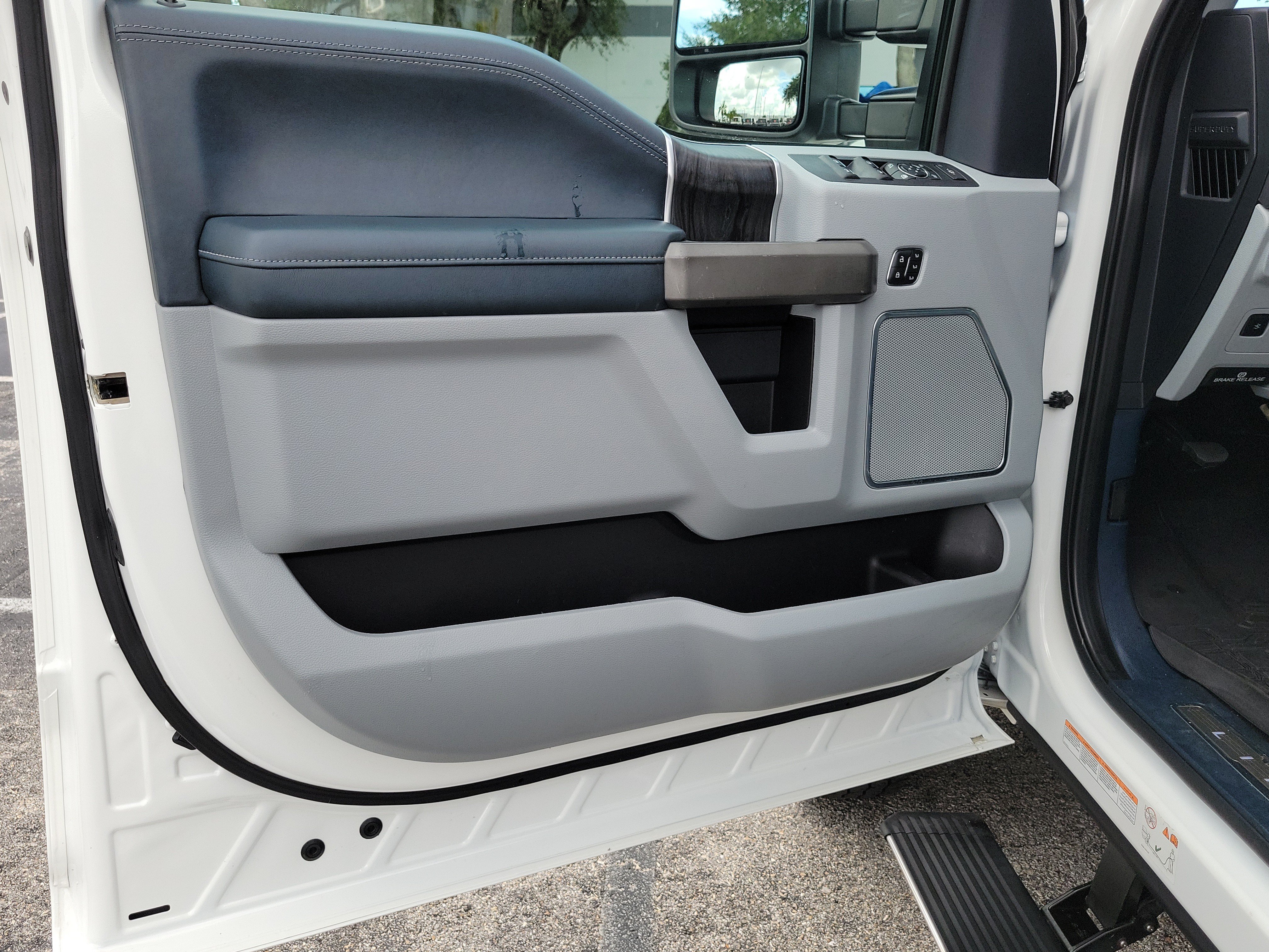 Certified 2022 Ford F450 Limited w/ FX4 Off-Road Package AWD/4WD image 17