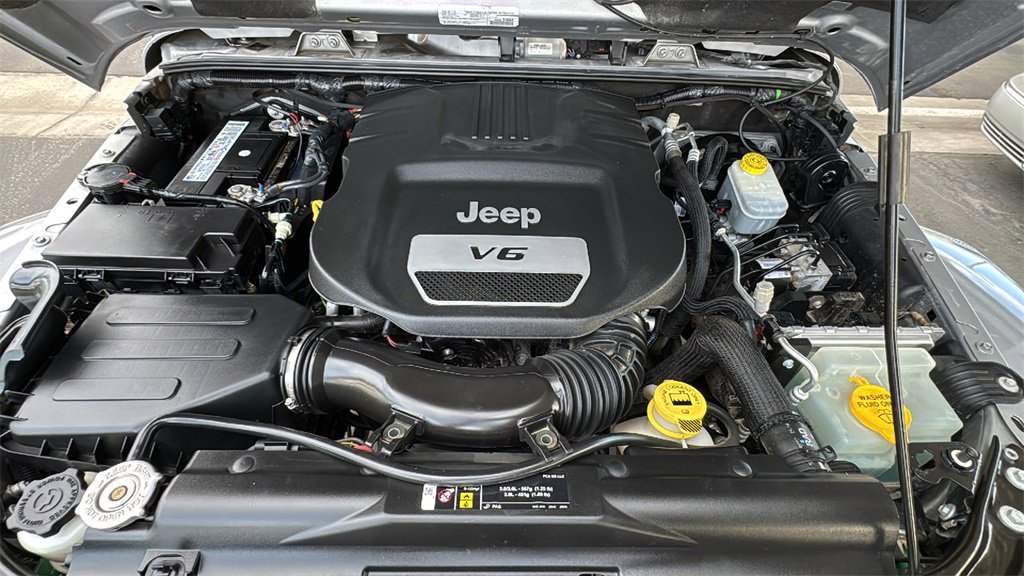 Used 2018 Jeep Wrangler Unlimited Rubicon w/ Connectivity Group image 25