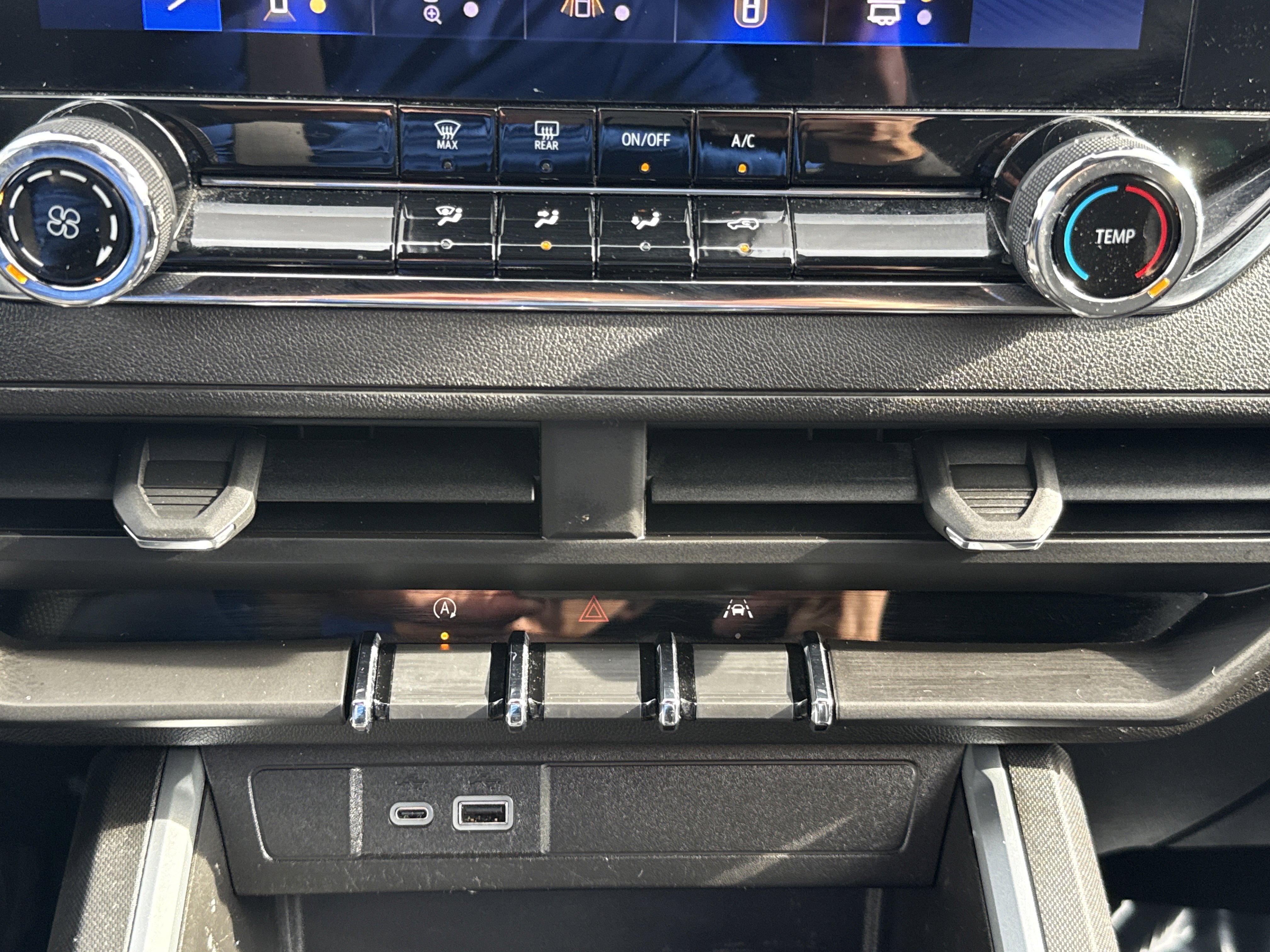 Used 2023 Chevrolet Colorado Trail Boss w/ Technology Package AWD/4WD image 23