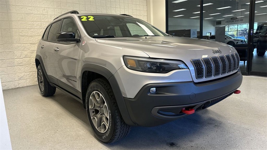 Used 2022 Jeep Cherokee Trailhawk image 2