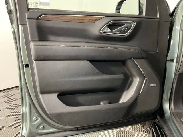 Used 2023 Chevrolet Suburban Premier image 12