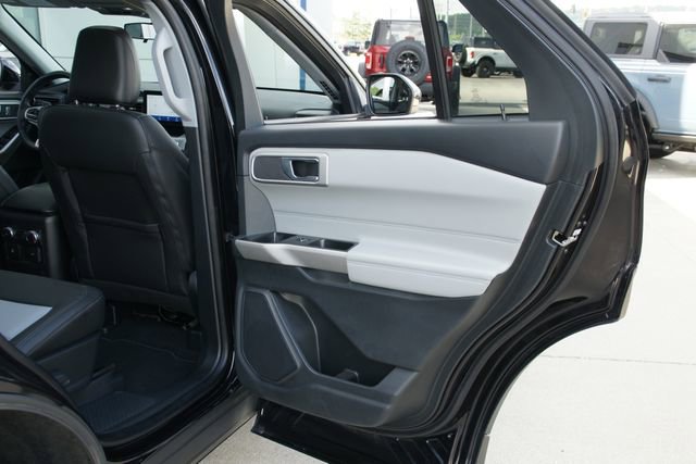 Certified 2022 Ford Explorer XLT w/ Equipment Group 202A AWD/4WD image 33