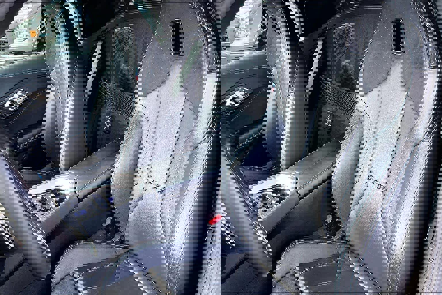 Used 2024 BMW Z4 sDrive30i w/ Shadowloine Package image 11