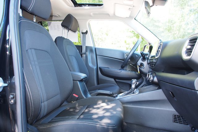 Used 2022 Hyundai Venue SEL w/ Cargo Package FWD image 11