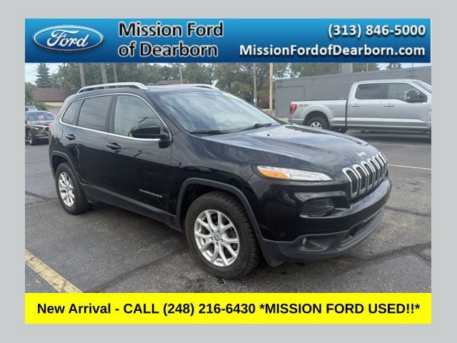 Used 2018 Jeep Cherokee Latitude w/ North All-Season Group AWD/4WD image 1